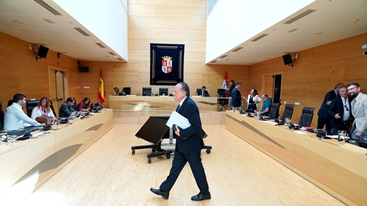 El presidente del Consejo de Cuentas de Castilla y León, Mario Amilivia, comparece ante la Comisión de Economía y Hacienda del Parlamento autonómico para presentar el Informe de fiscalización del cumplimiento de la normativa en materia de planes de igualdad por los municipios de más de 20.000 habitantes de Castilla y León.Miriam ChacónIcal